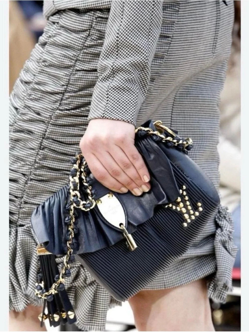 Louis Vuitton Designer Black Leather Shoulder Bag with Chain Strap